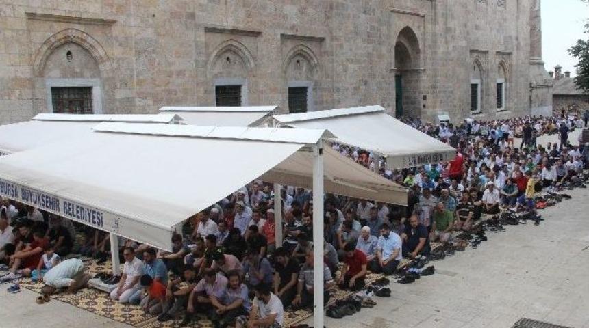 Ramazan Ayının Son Cumasında Ulucami Doldu Taştı