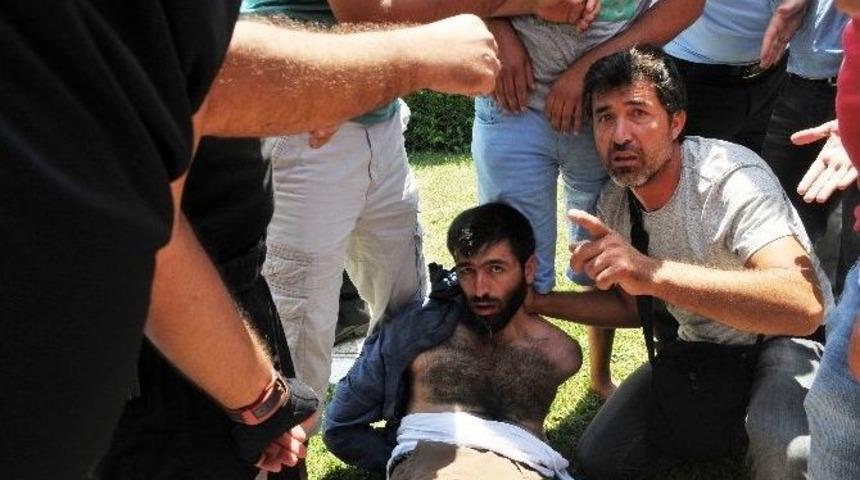 Camideki Eylemcinin &Uuml;zerinden El Yapımı Bomba &Ccedil;ıktı