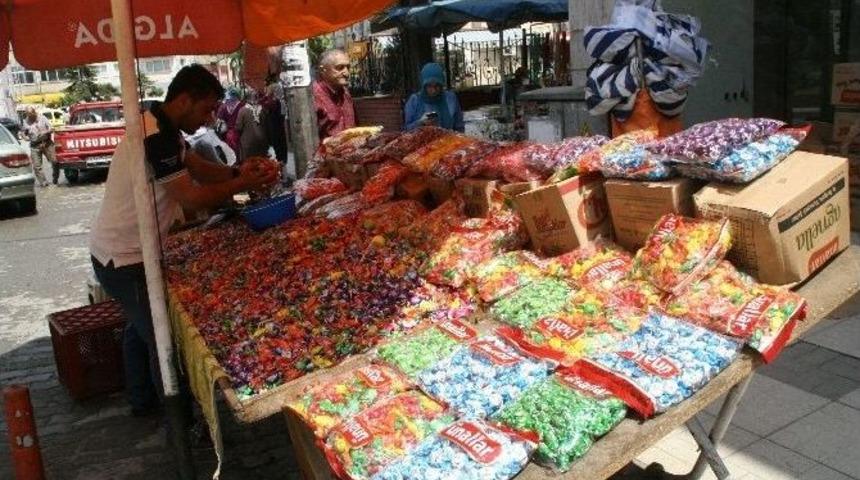 Şeker Ve Tatlılar Tezgahlarda Yerini Aldı