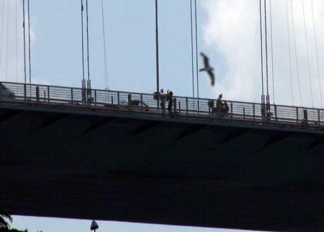 İstanbul Trafiğine İntihar Girişimi Engeli