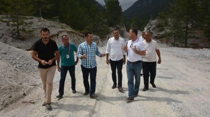 Başkan Y&uuml;cel, Yayla Yollarında Asfalt Startını Verdi