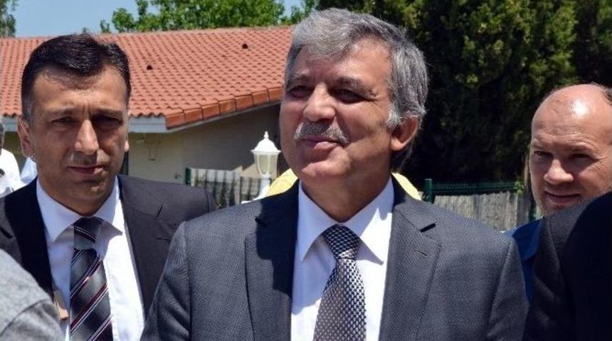 Abdullah G&uuml;l, Cuma Namazını &Ccedil;amlıtepe Merkez Camisi&rsquo;nde Kıldı