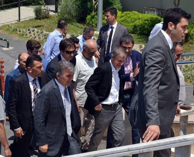 Abdullah Gül, Cuma Namazını Çamlıtepe Merkez Camisi’nde Kıldı