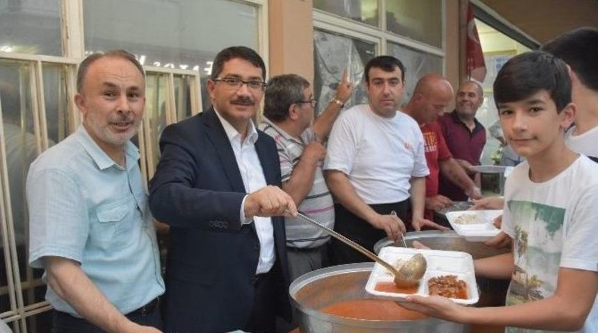 Şehzadeler Belediyesi Peker Mahallesini İftar Sofrasında Buluşturdu