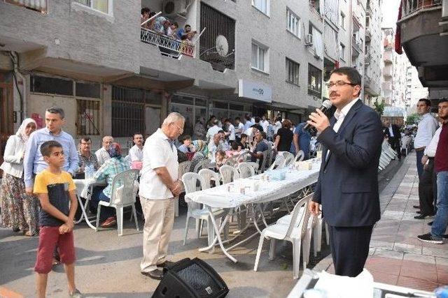 Şehzadeler Belediyesi Peker Mahallesini İftar Sofrasında Buluşturdu