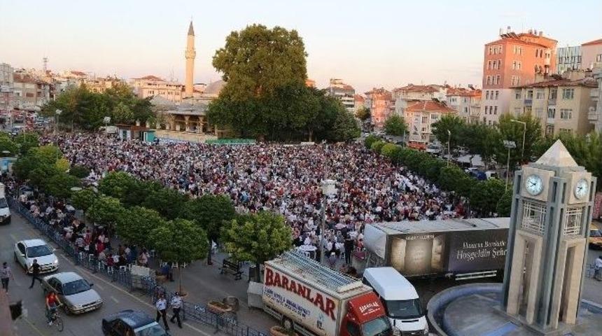 Karaman Belediyesi 10 Bin Kişiye İftar Verdi