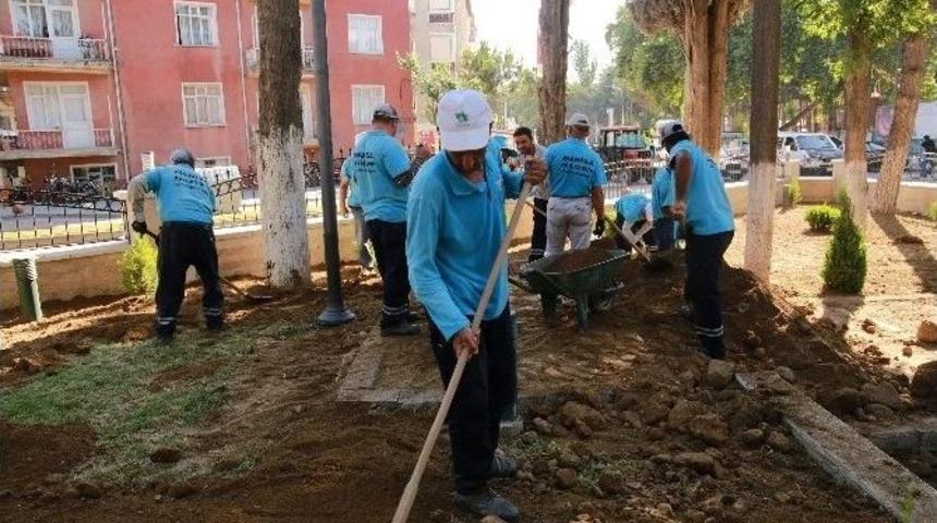 Kula Şehitliğinde Çevre Düzenlemesi