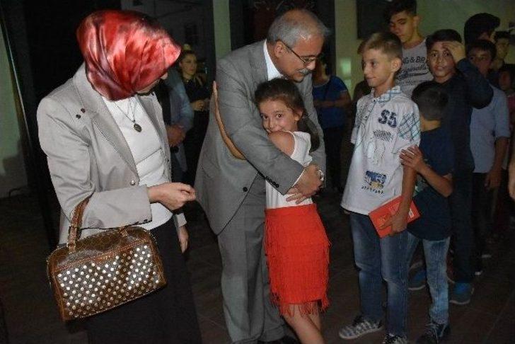 Vali Güvençer’den Çocuk Evlerinde Kalan Çocuklara Baba Şefkati G4