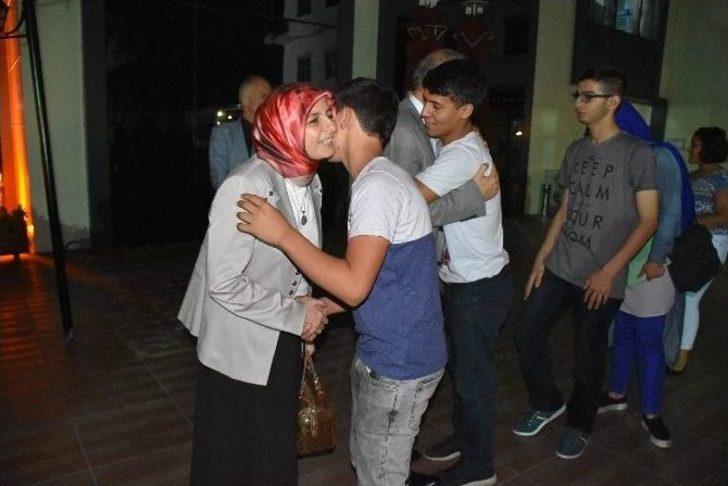 Vali Güvençer’den Çocuk Evlerinde Kalan Çocuklara Baba Şefkati G5