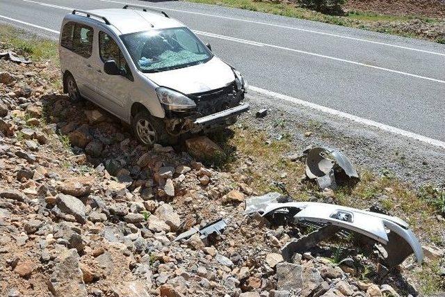 Van’da Trafik Kazası; 2 Ölü