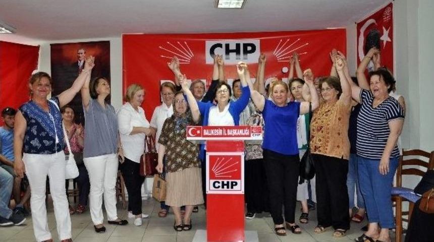 Chp&rsquo;li Kadınlar Muhtarların Nikah Kıyma Yetkisine Tepki G&ouml;sterdi