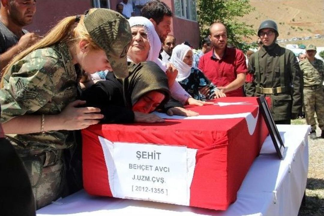 Şehit Uzman &Ccedil;avuş, K&uuml;rt&ccedil;e Ağıtlarla Defnedildi