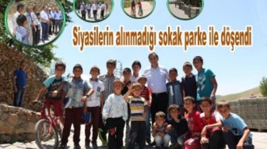 Siyasilerin Alınmadığı Sokak Parke İle Döşendi