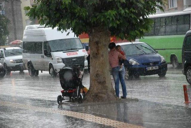 Yağmura Hazırlıksız Yakalananlar Zor Anlar Yaşadı