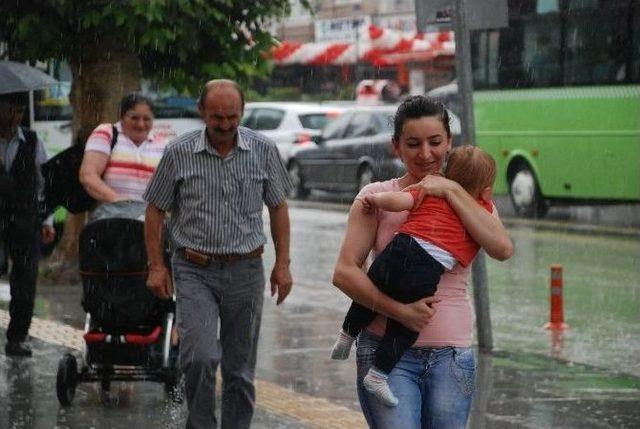 Yağmura Hazırlıksız Yakalananlar Zor Anlar Yaşadı