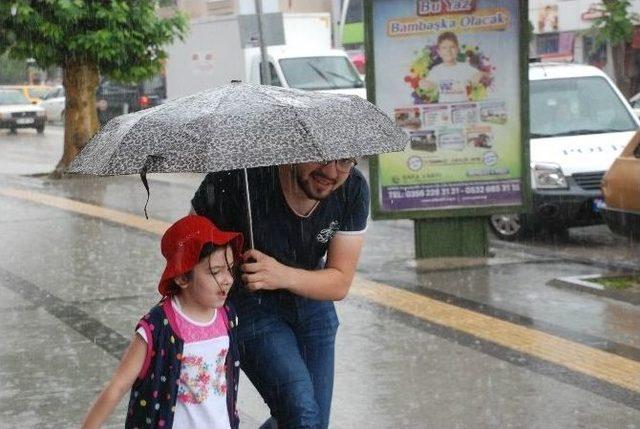 Yağmura Hazırlıksız Yakalananlar Zor Anlar Yaşadı