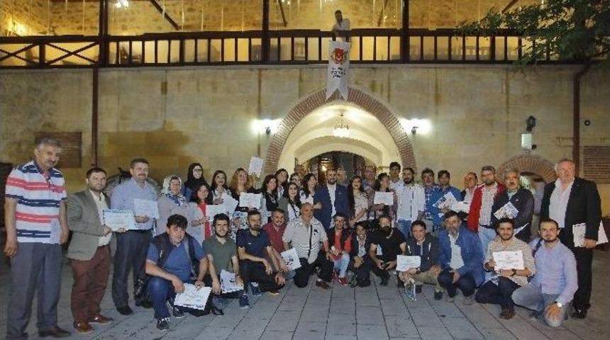 Gazetecilik Ve Medya Eğitimi Belgeleri Dağıtıldı