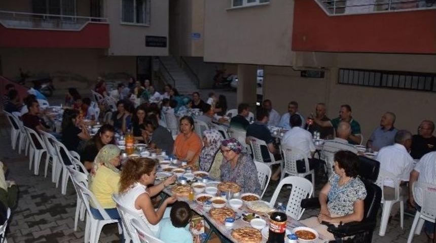 Başkan Alıcık, Canpınar Sitesi Sakinleri İle İftarda Buluştu