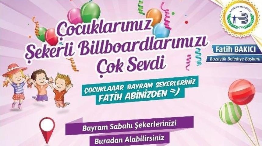&Ccedil;ocuklar Şekerli Reklam Panoları &Ccedil;ok Sevdi