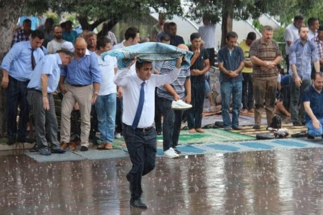 Cemaatin Yağmurla İmtihanı