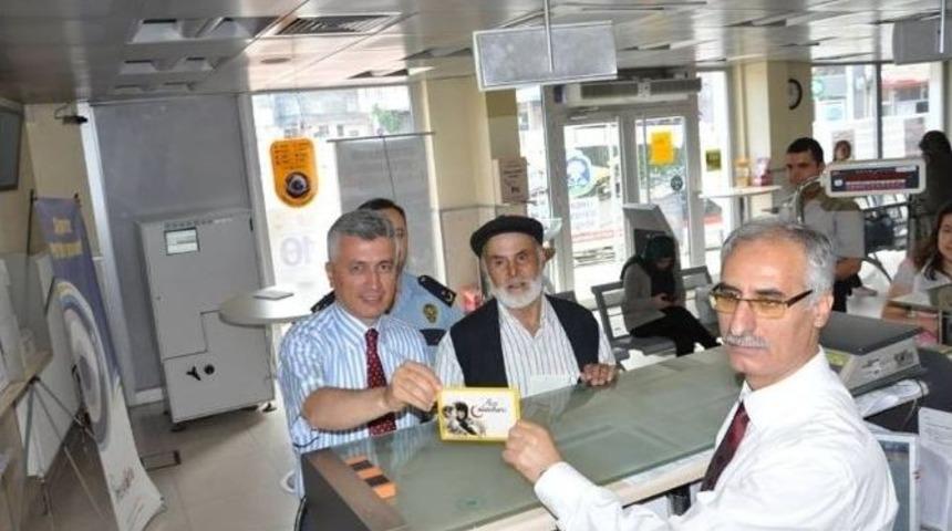 Kaymakam Ve Emniyet M&uuml;d&uuml;r&uuml;nden Ptt Kampanyasına Destek