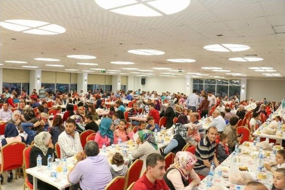 Yahyalı Belediyesi Personeli İftarda Bir Araya Geldi