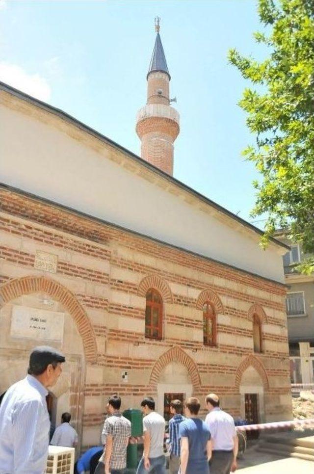 Akşehir İplikçi Cami’deki Restorasyon Tamamlanarak İbadete Açıldı