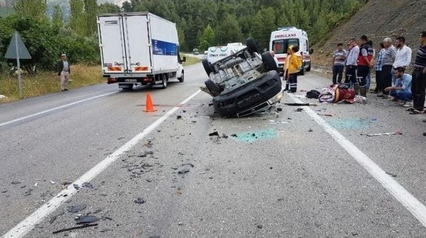 Otomobille Tır &Ccedil;arpıştı: 2 &Ouml;l&uuml;