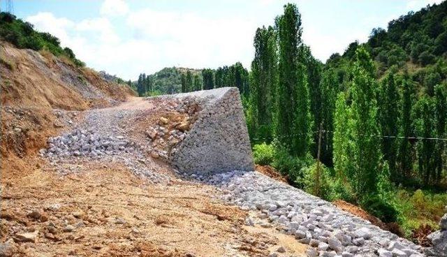 Selendi İle Demirci’yi Birleştirecek Yolda Çalışmalar Sürüyor