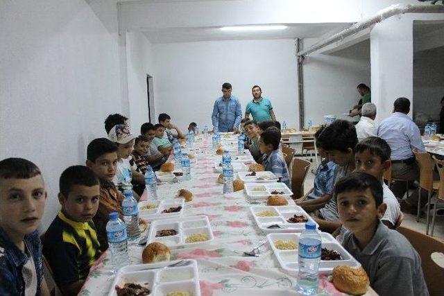 Afyonkarahisar Kalıca Bilgi Evi Öğrencileri Hep Birlikte İftar Yaptı