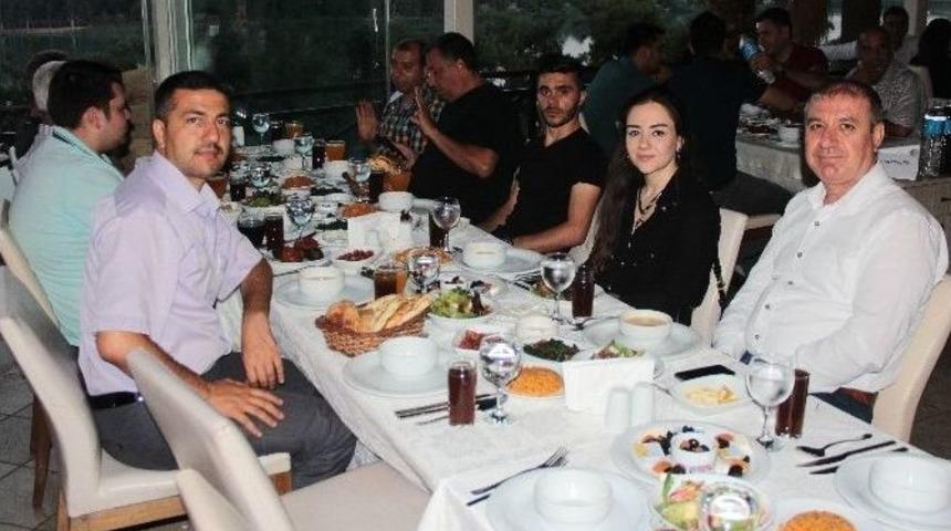 İhlas Gazetecilik, M&uuml;şteri Ve &Ccedil;alışanlarını İftarda Buluşturdu