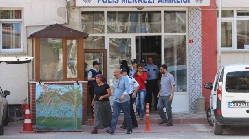 Evden Para Ve Altın &Ccedil;alan 2 Kadın Tutuklandı