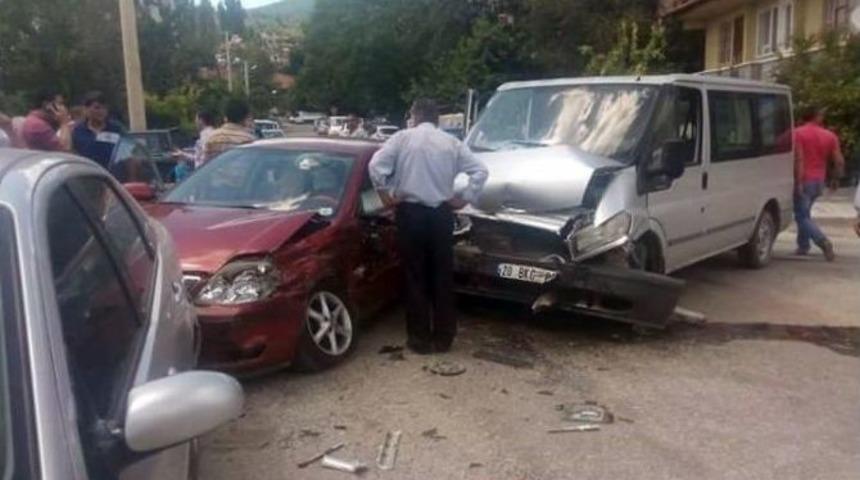 Denizli&rsquo;de Zincirleme Kaza: 2 Yaralı