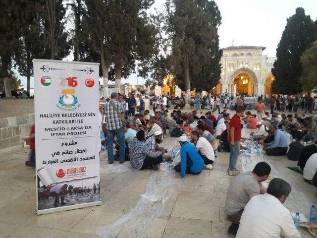 Haliliye Belediyesi Kudüs’te İftar Yemeği Verdi