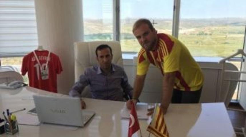 Yeni Malatyaspor&rsquo;da Hakan Canbazoğlu İmzayı Attı