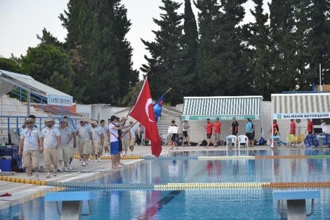 Sualtı Hokeyi B&uuml;y&uuml;kler T&uuml;rkiye Şampiyonası Balıkesir&rsquo;de Başladı