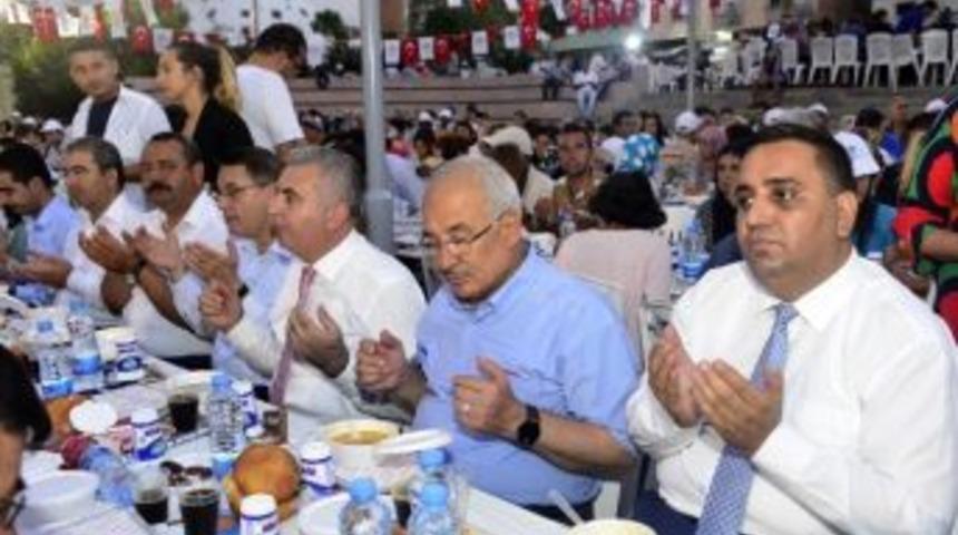B&uuml;y&uuml;kşehir Belediyesi, İftar Sofrasını Tarsus&rsquo;ta Kurdu