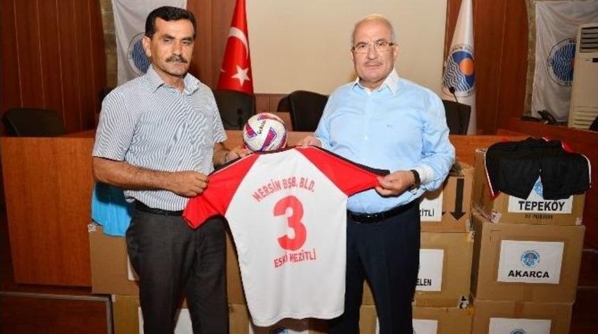 B&uuml;y&uuml;kşehir&rsquo;den Turnuvada M&uuml;cadele Edecek Takımlara Malzeme Desteği