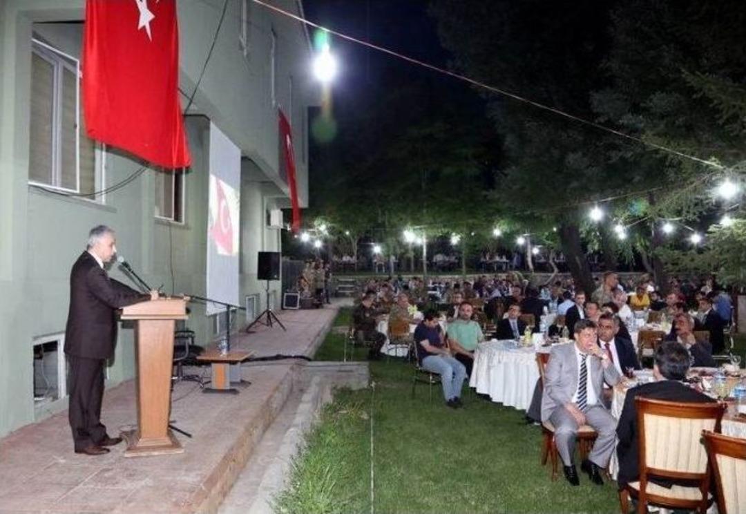 Asker, Şehit Yakınları Ve Gaziler Onuruna İftar Yemeği Verildi
