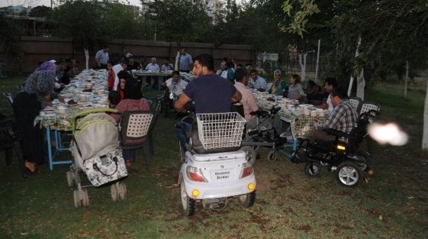 Cizre&rsquo;de Engelliler İftarda Buluştu