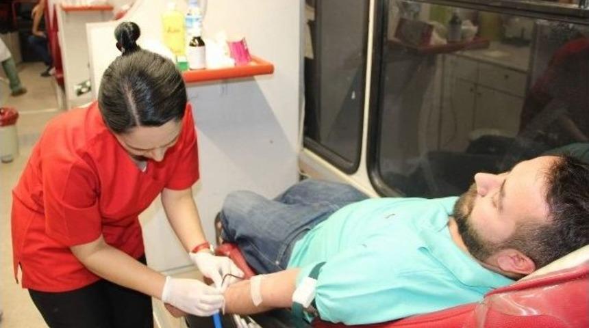 Kadir Gecesi&rsquo;nde Kan Bağışı Kampanyasına B&uuml;y&uuml;k İlgi