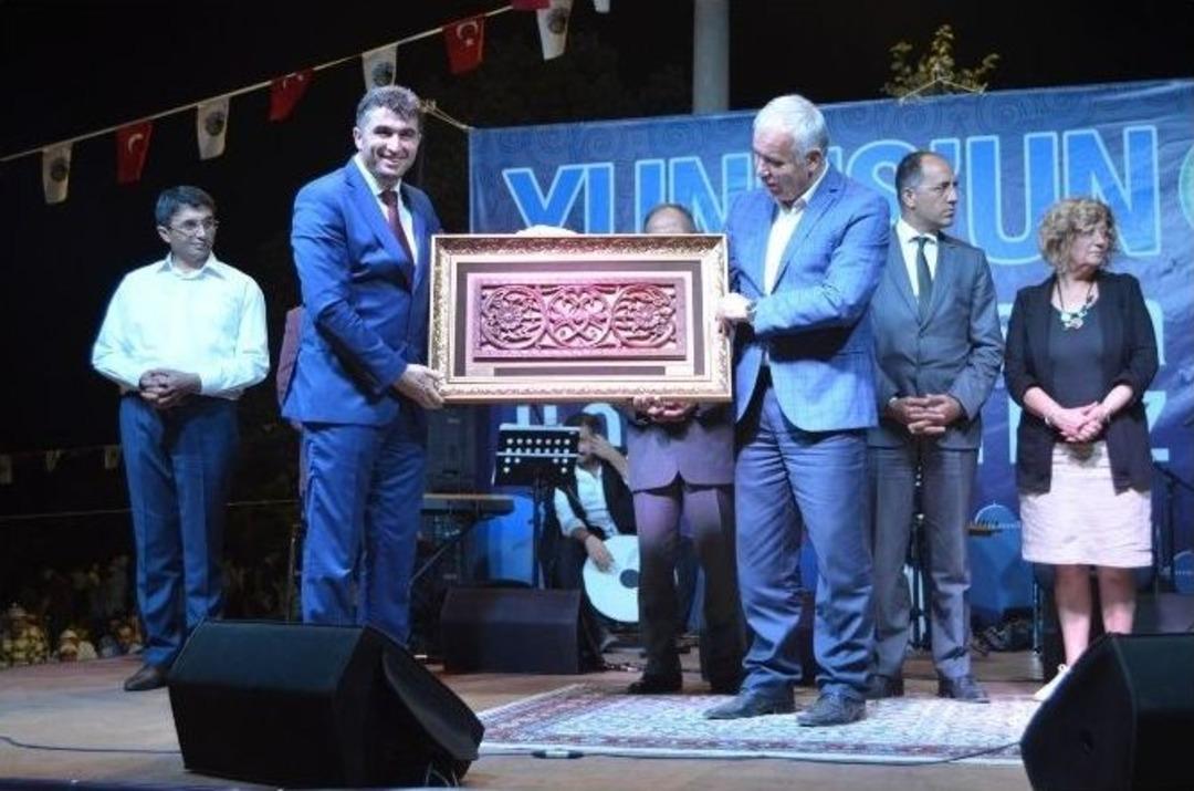 Kadir Gecesi&rsquo;nde Binlerce Kişi Yunus Emre&rsquo;nin Sofrasında Buluştu