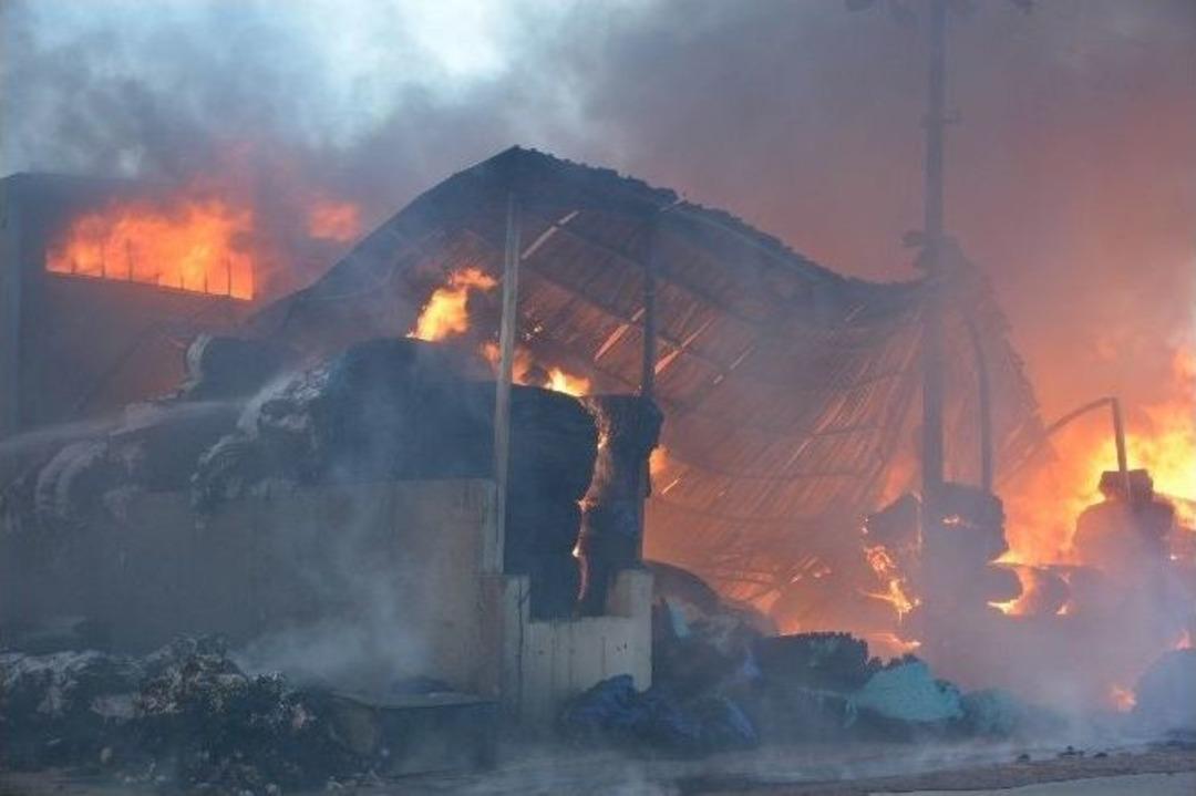 Uşak Osb&rsquo;de Tekstil Fabrikasında Yangın &Ccedil;ıktı