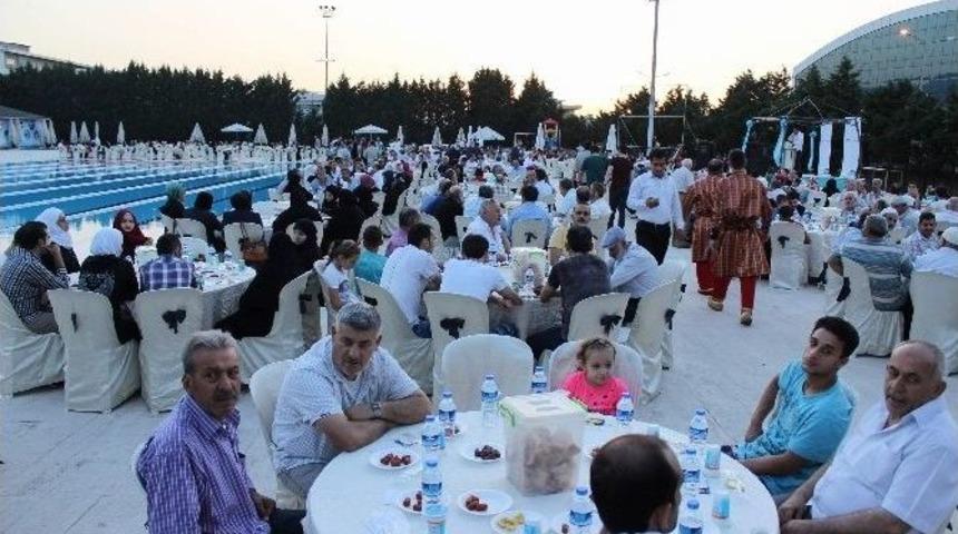 Bursa&rsquo;da Binlerce Suriyeli Kadir Gecesi&rsquo;nde İftarda Buluştu