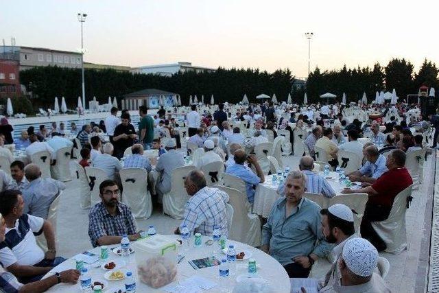 Bursa’da Binlerce Suriyeli Kadir Gecesi’nde İftarda Buluştu