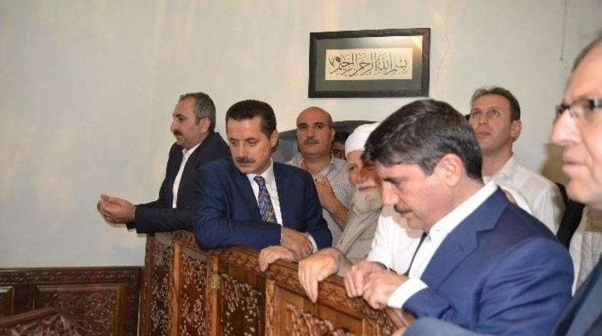 Bakan &Ccedil;elik Siirt&rsquo;te İftar Yaptı