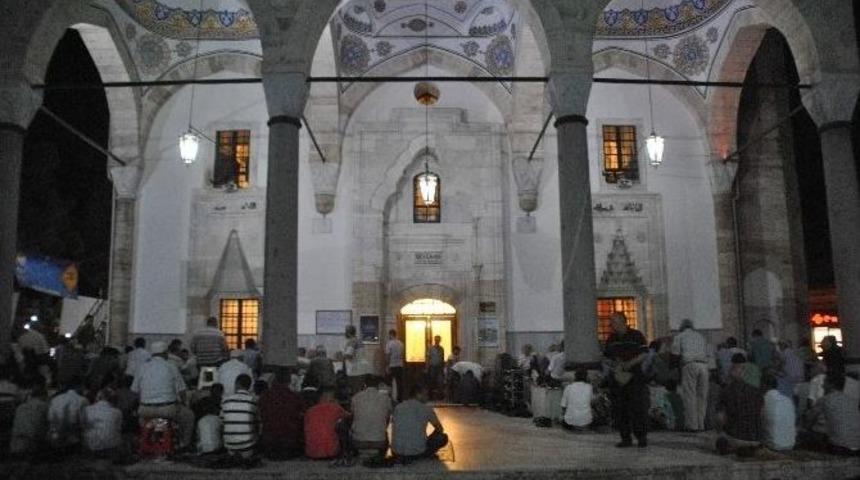 Aydın’da Kadir Gecesi’nde Camiler Doldu Taştı