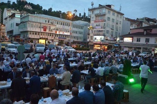 Ak Parti Genel Başkan Yardımcısı Yazıcı, Çayeli’nde İftar Yemeğine Katıldı