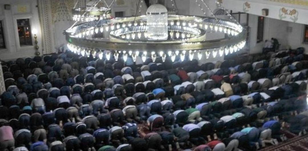 Kadir Gecesinde Y&uuml;ksekovalılar Camilere Akın Etti