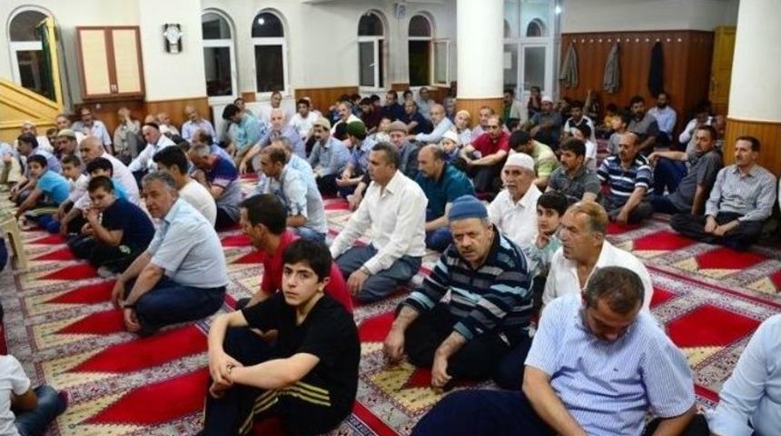 Bitlis&rsquo;te Kadir Gecesinde Vatandaşlar Camilere Akın Etti